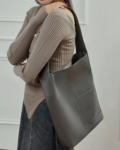 Leather Hobo Bag – Minimalist Silhouette with Signature Pocket Detail