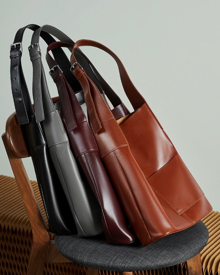 Leather Hobo Bag – Minimalist Silhouette with Signature Pocket Detail