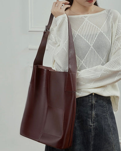 Leather Hobo Bag – Minimalist Silhouette with Signature Pocket Detail