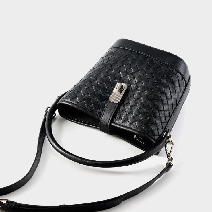 Women’s Genuine Sheepskin Woven Bucket Bag – Elegant Commuter Style