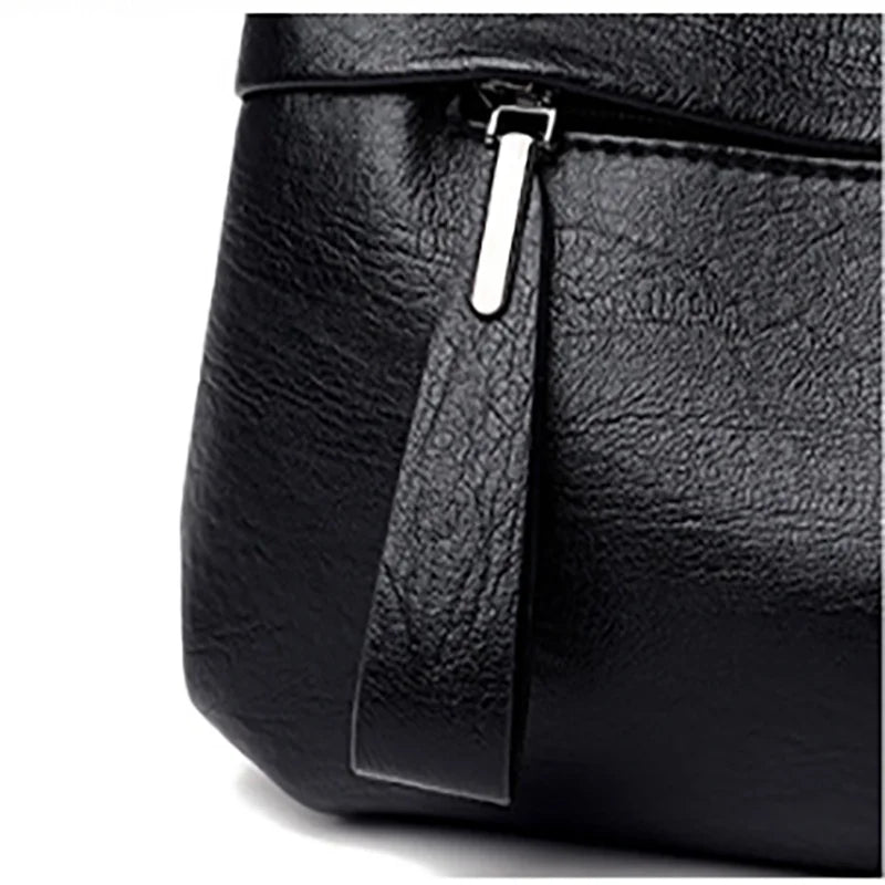 CLASSIC LEATHER CROSSBODY BAG